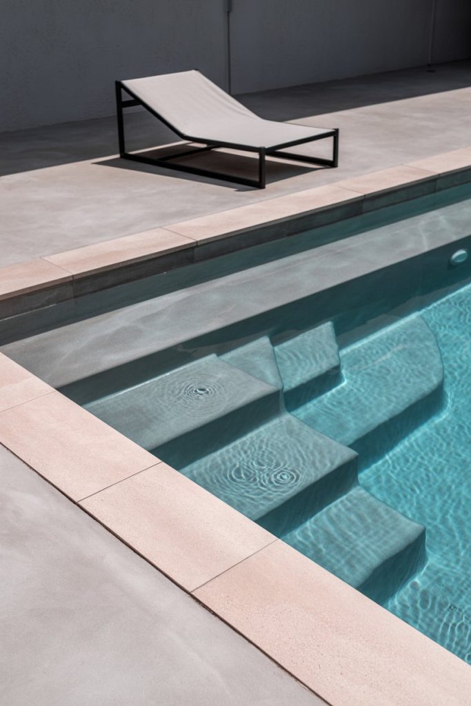 Smooth Concrete Coping for a Clean Finish
