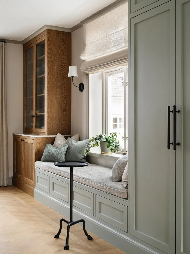 5. Minimalist Slim Bench