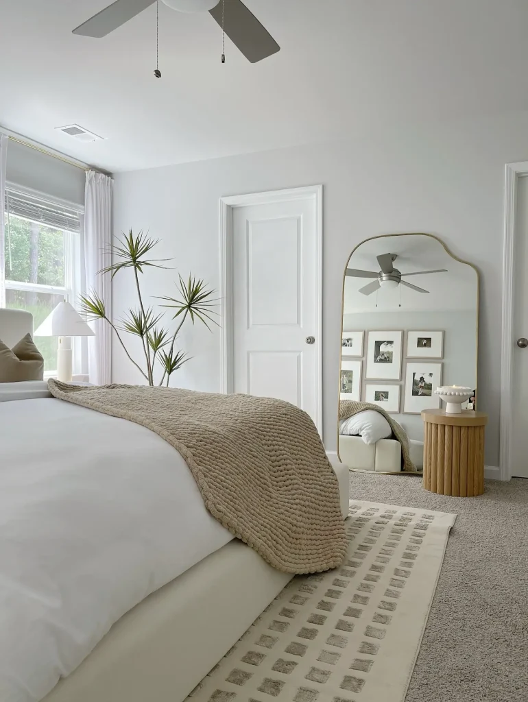 Idea 8: Use a Mirror to Make Your Room Look Bigger