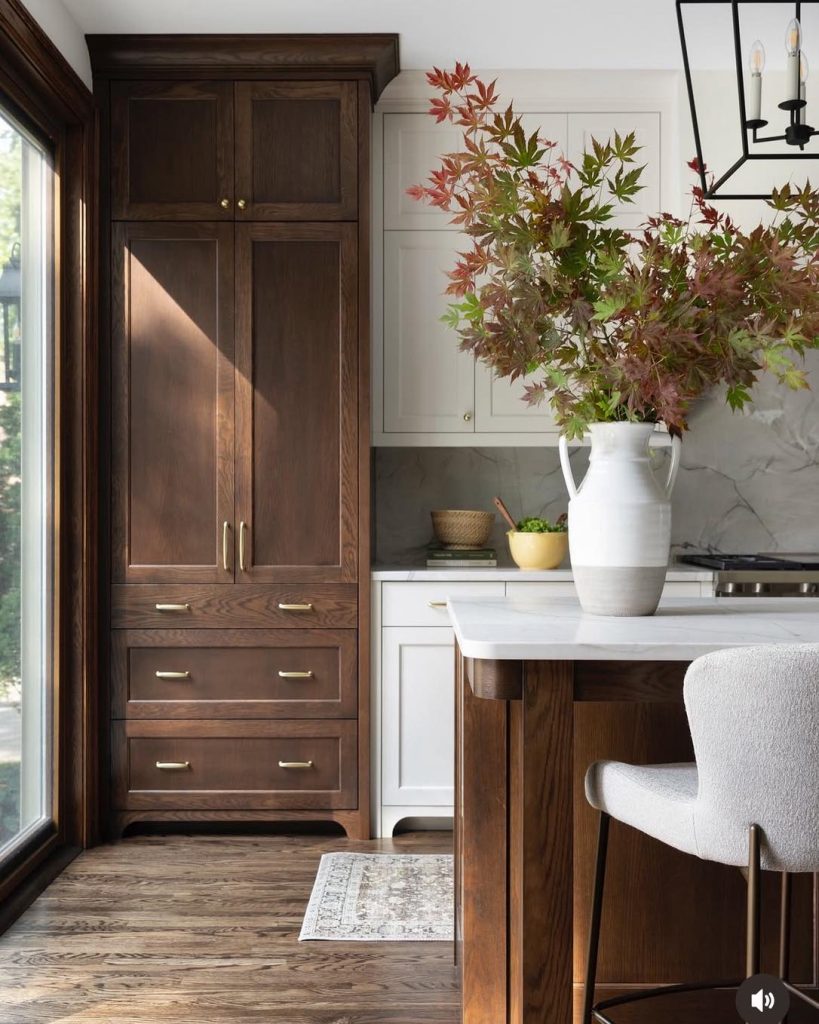 13. Choose Warm, Earthy Cabinet Colors