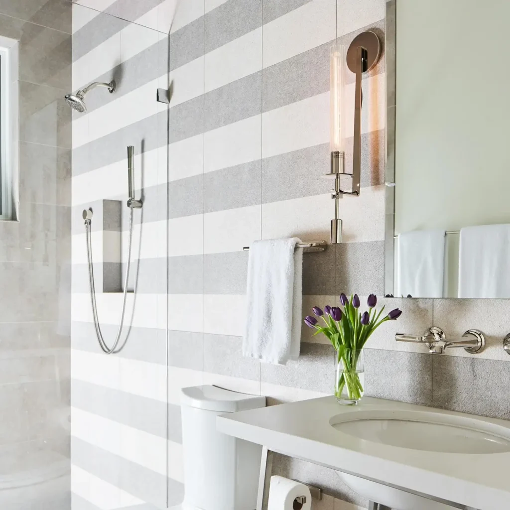 7. Using horizontal stripes or bold geometric patterns